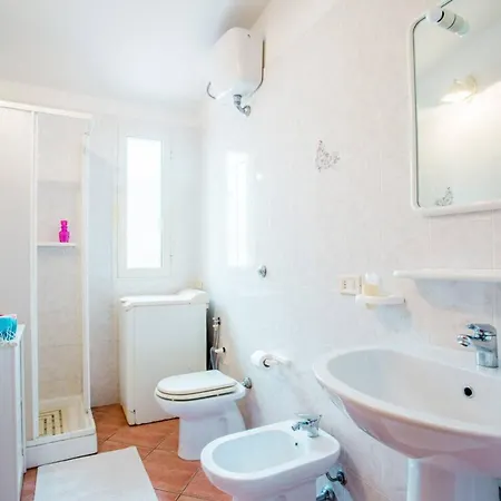 Sun House 4 *